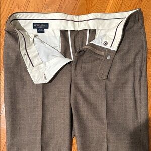 Brooks Brothers brown Trousers. 100% wool pleated trousers. Like new.